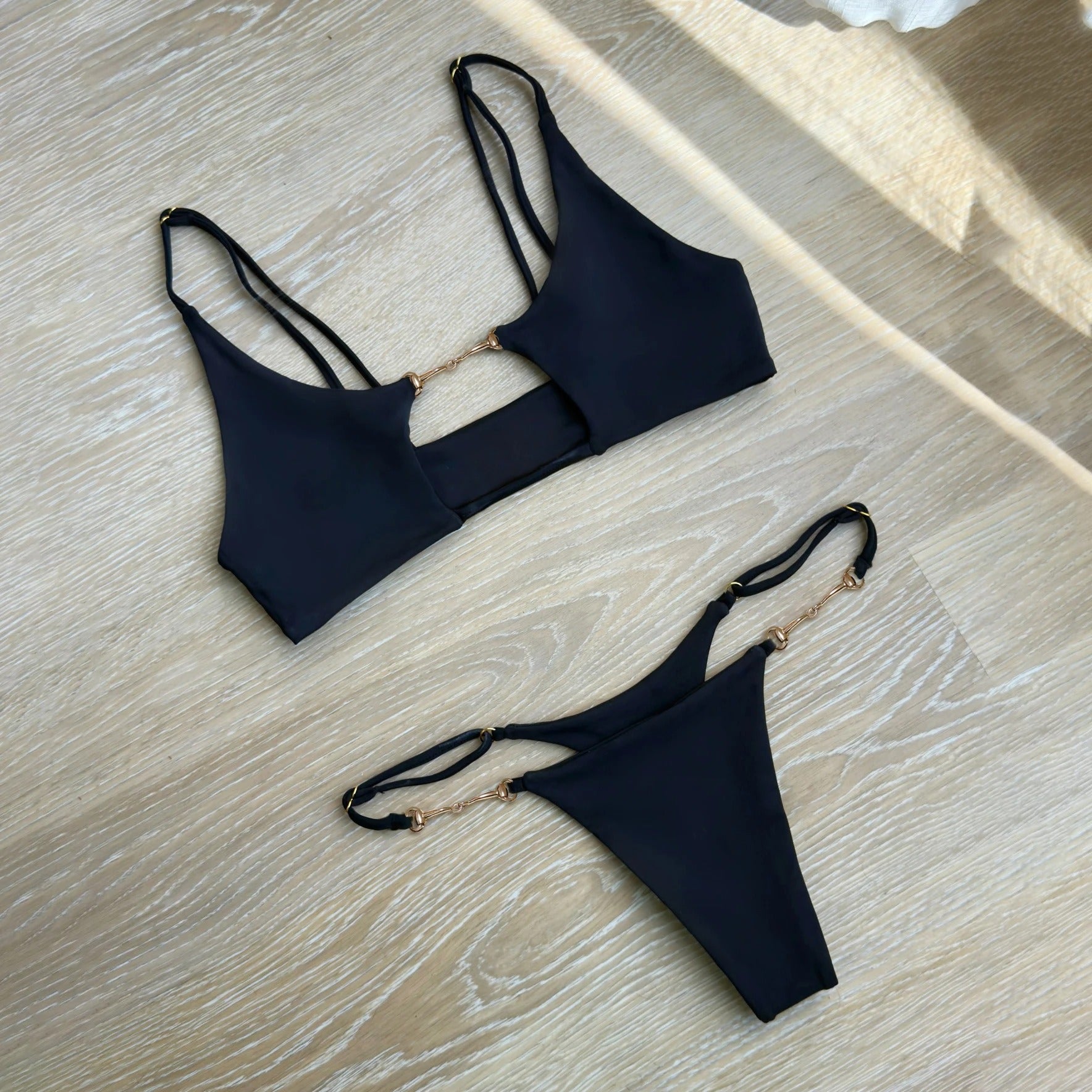 Claudia Bikini
