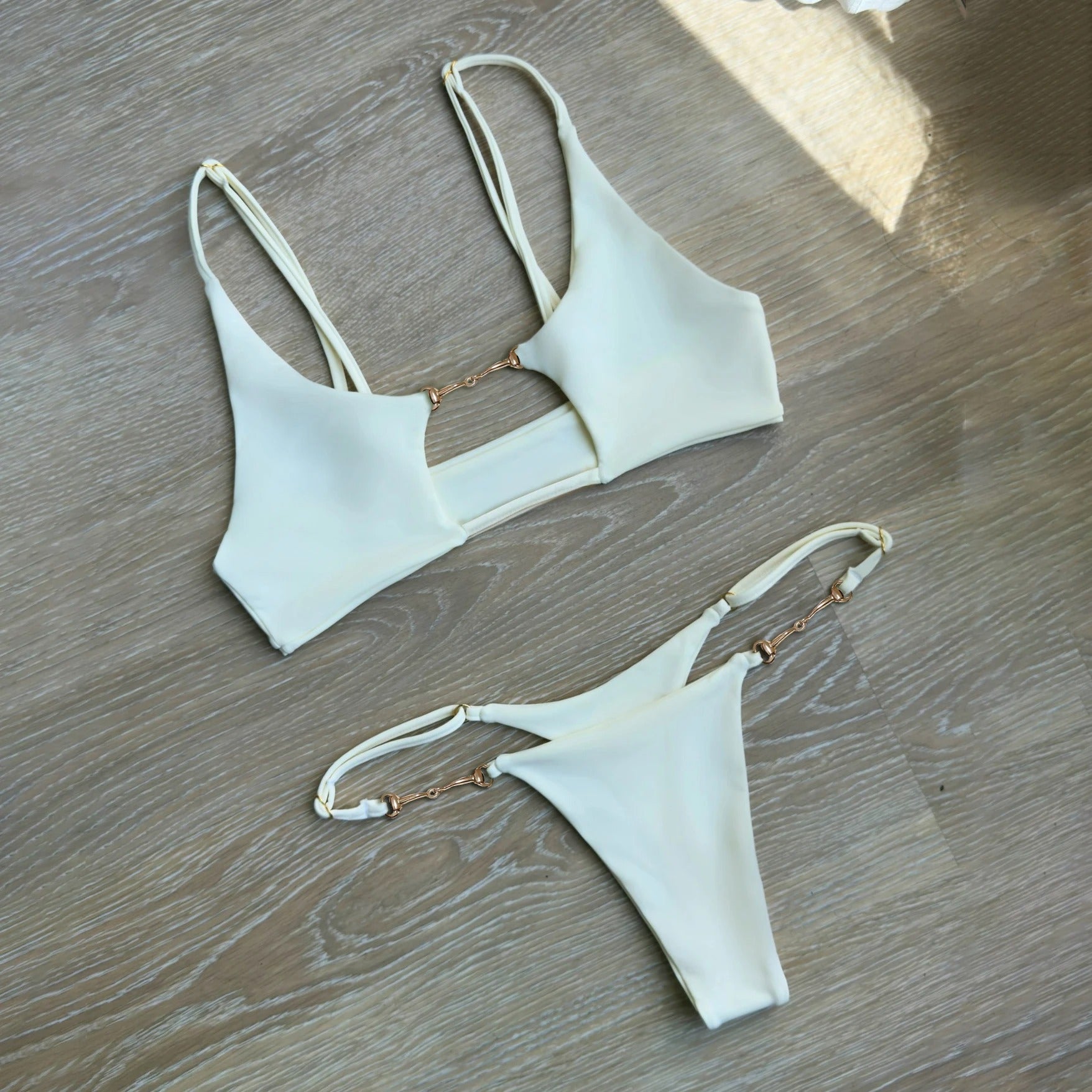 Claudia Bikini