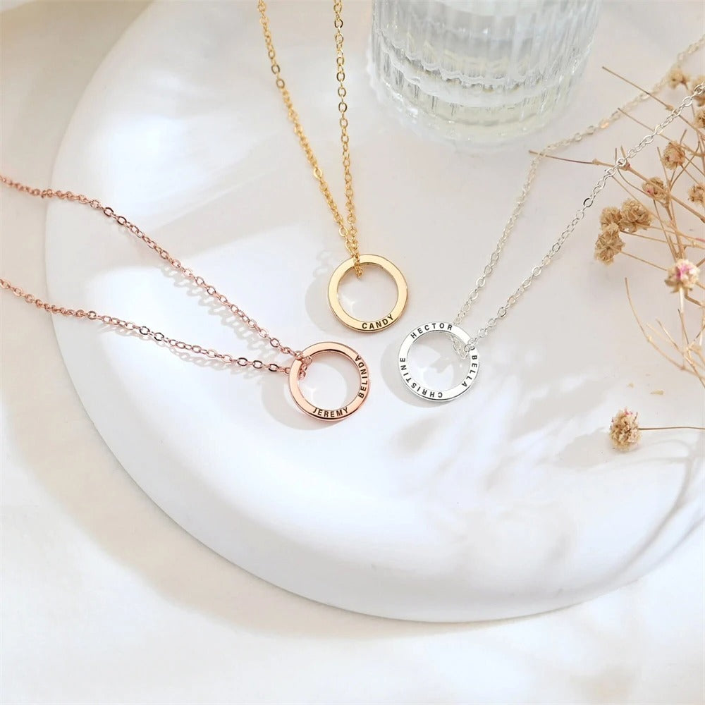Personalized Isla Circle Name Necklace