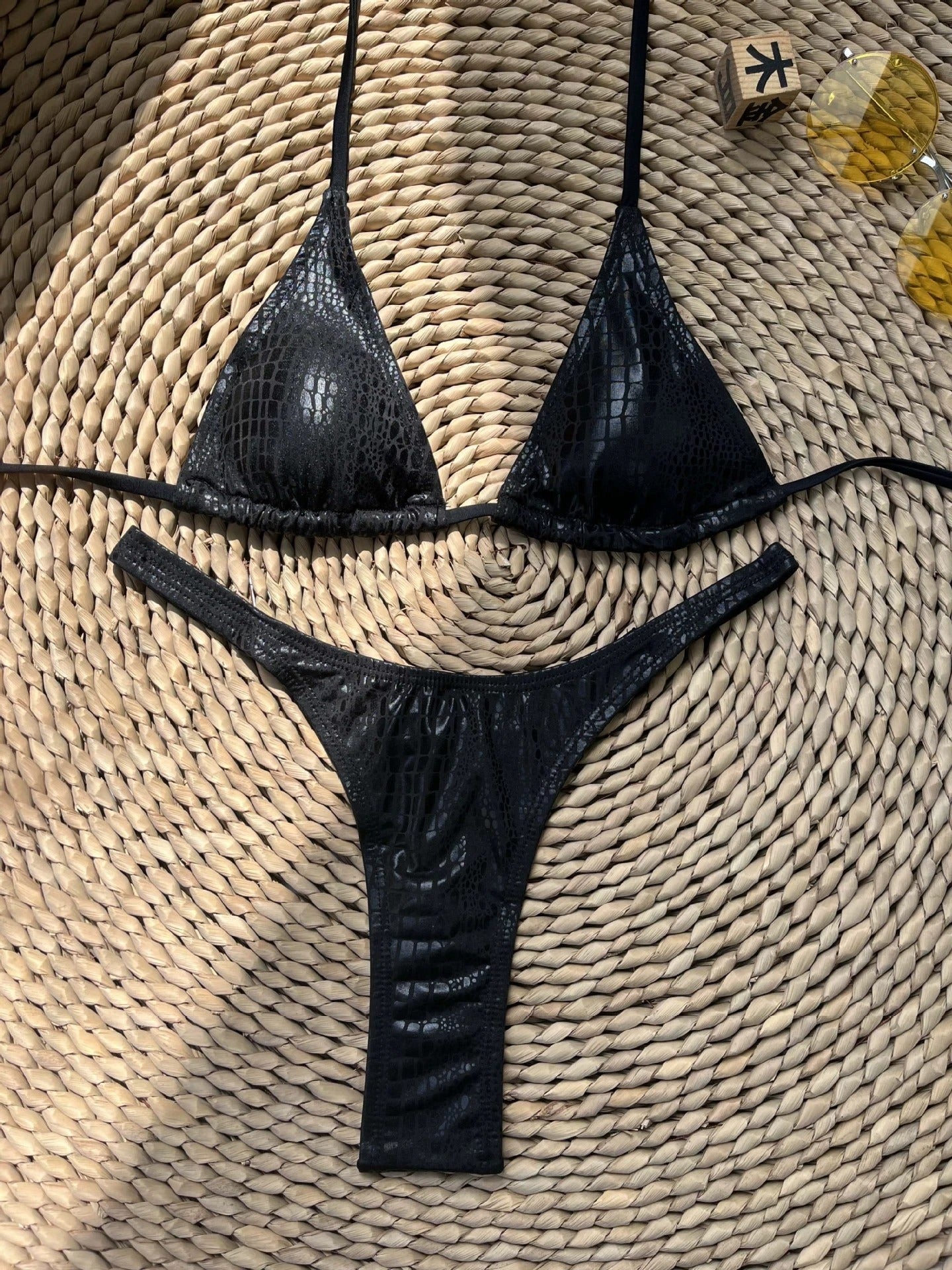 Nelia Bikini